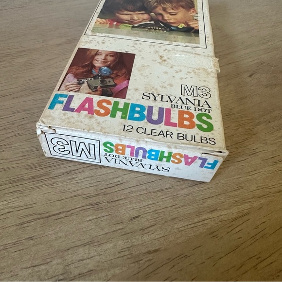 Vintage M3 Sylvania Blue Dot Flashbulbs (12) Clear Bulbs. - Picture 2 of 4